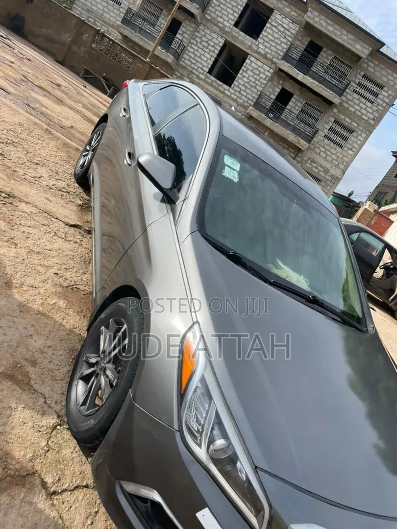 Hyundai Sonata Limited Sedan FWD (2.4L 4cyl 6A) 2016 Gray