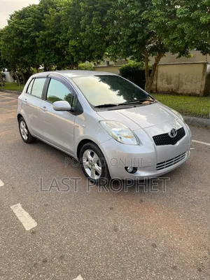 Toyota Vitz 2010 Silver