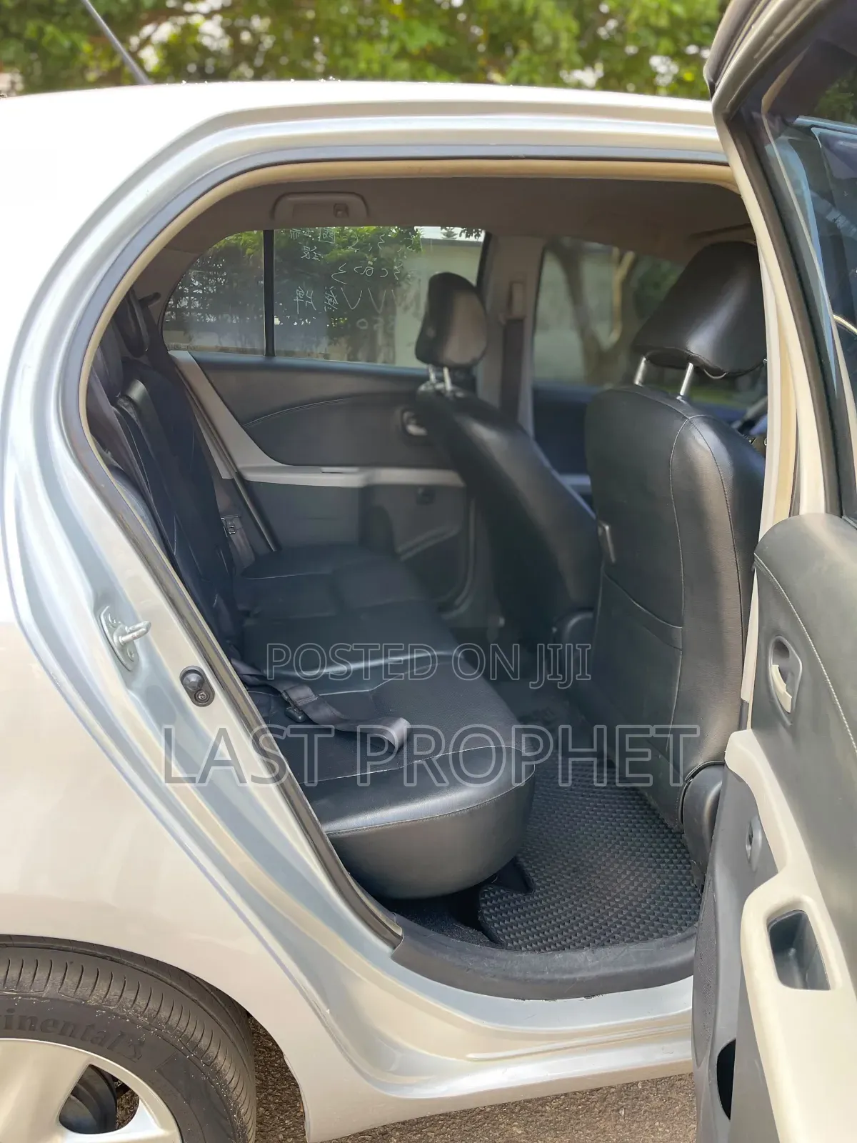 Toyota Vitz 2010 Silver