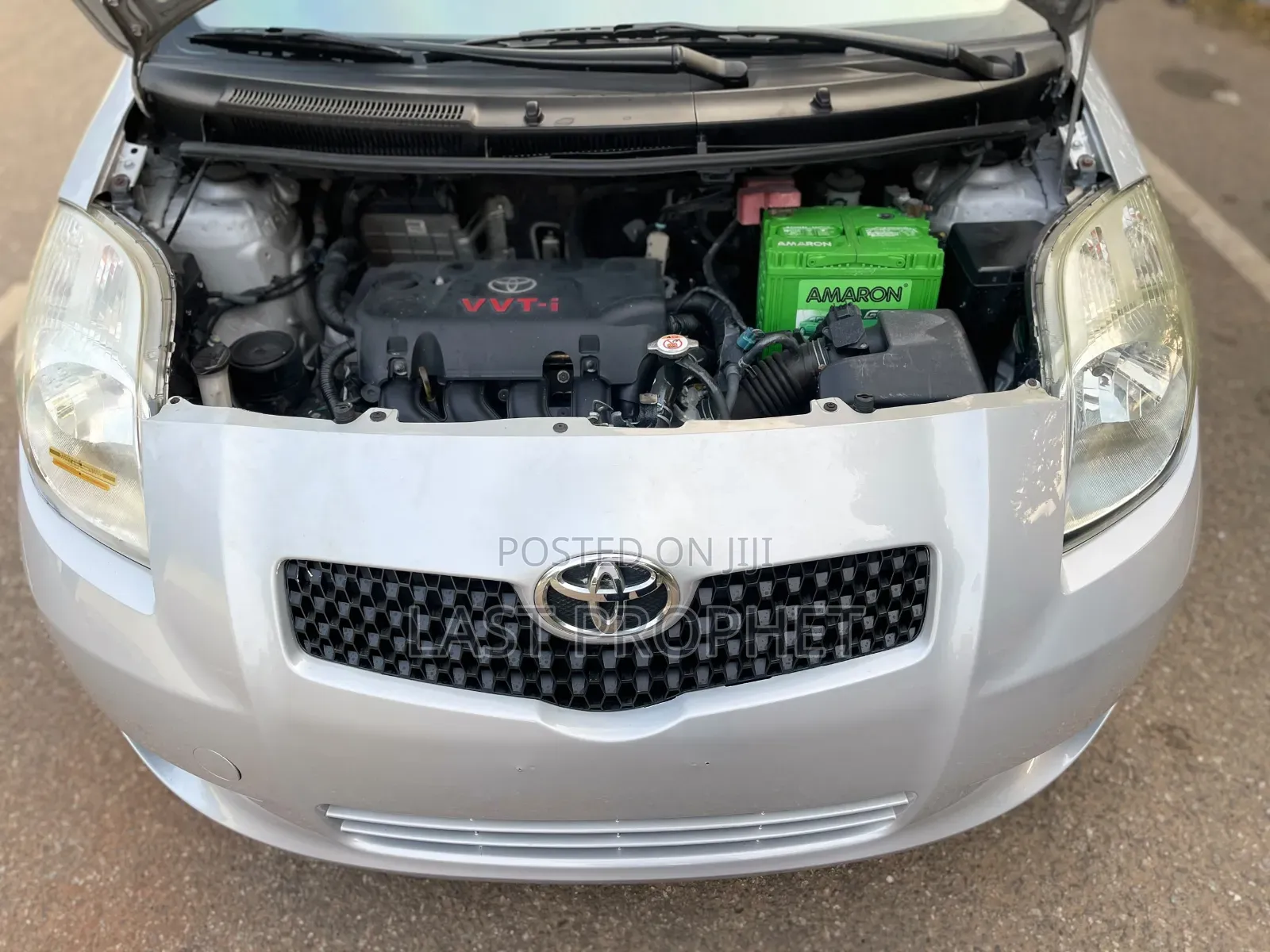 Toyota Vitz 2010 Silver