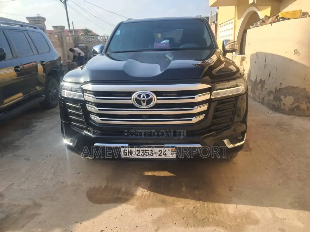 Toyota Land Cruiser LC300 2024 Black