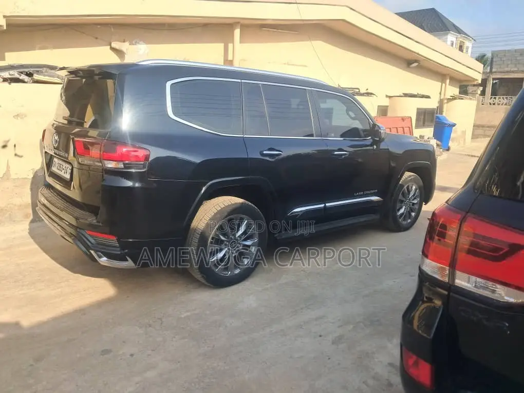 Toyota Land Cruiser LC300 2024 Black