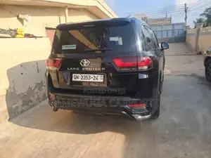 Toyota Land Cruiser LC300 2024 Black