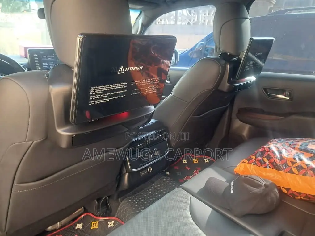 Toyota Land Cruiser LC300 2024 Black