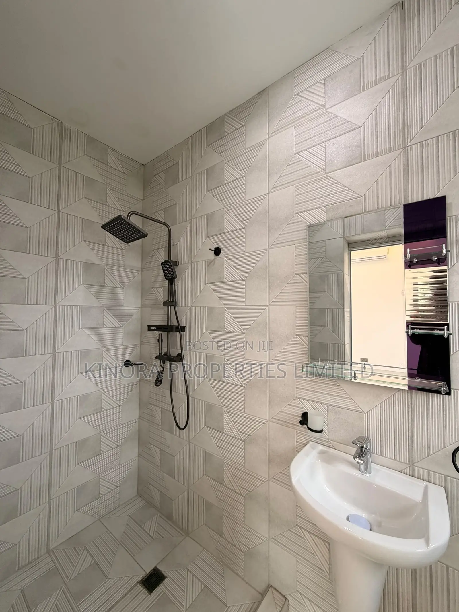 3bdrm House in Adenta New Legon for sale