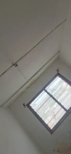 Furnished 1bdrm Apartment in Peace House, School Junction for rent