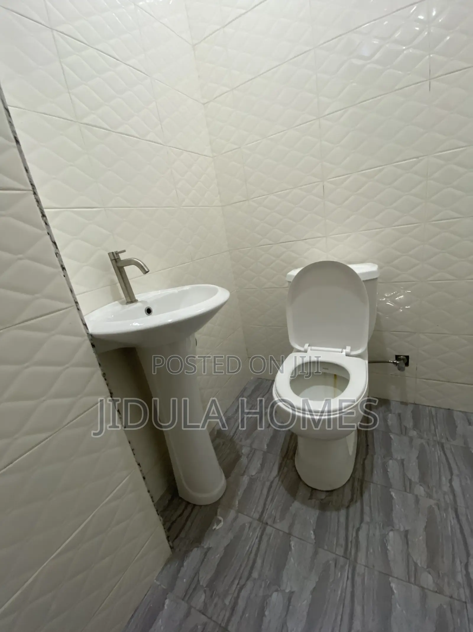 2bdrm Apartment in Ashale Botwe, New Town for rent