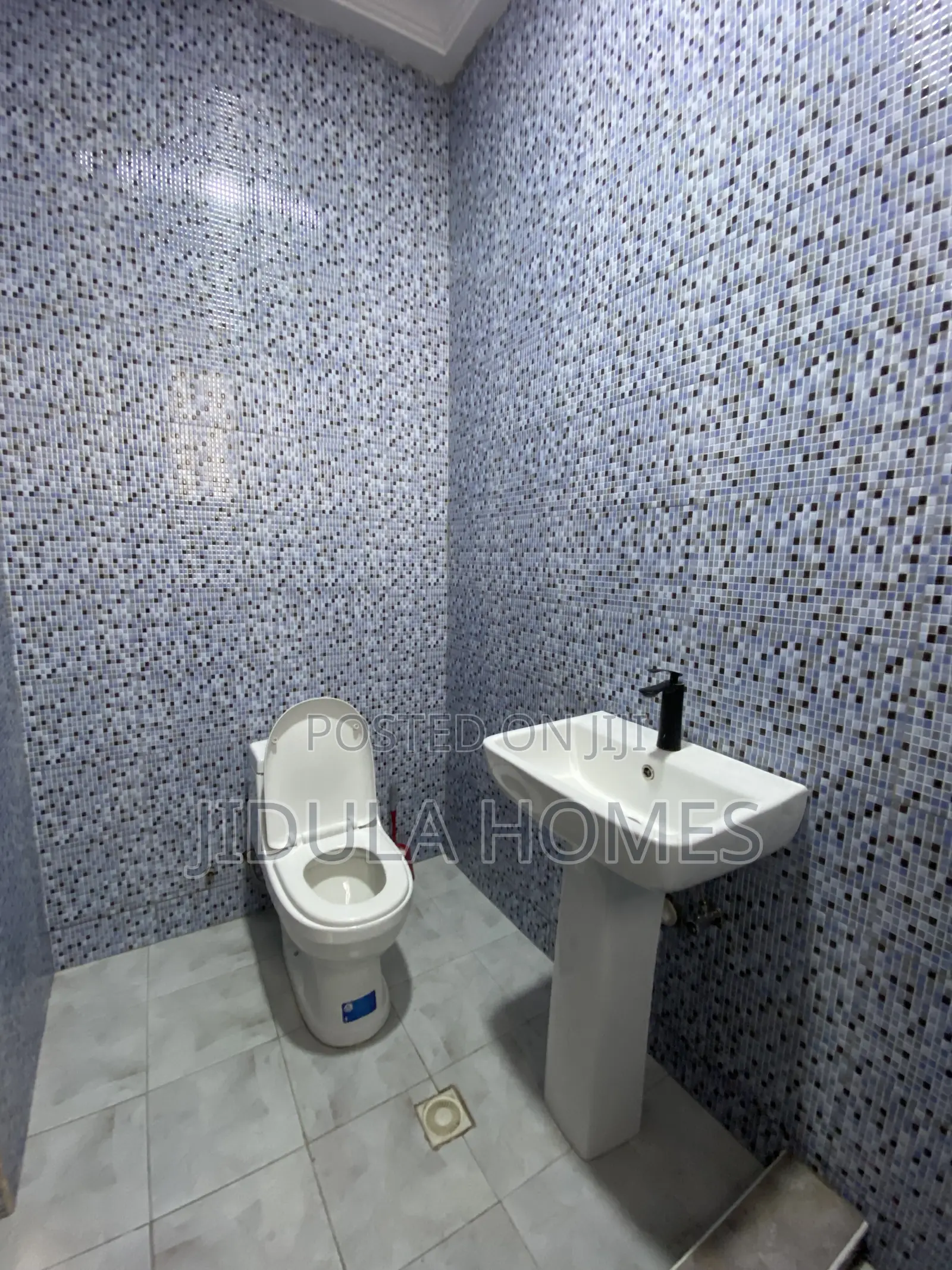 2bdrm Apartment in Ashale Botwe, New Town for rent