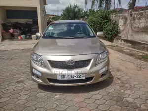 Toyota Corolla LE 4dr Sedan (1.8L 4cyl 4A) 2010 Gold