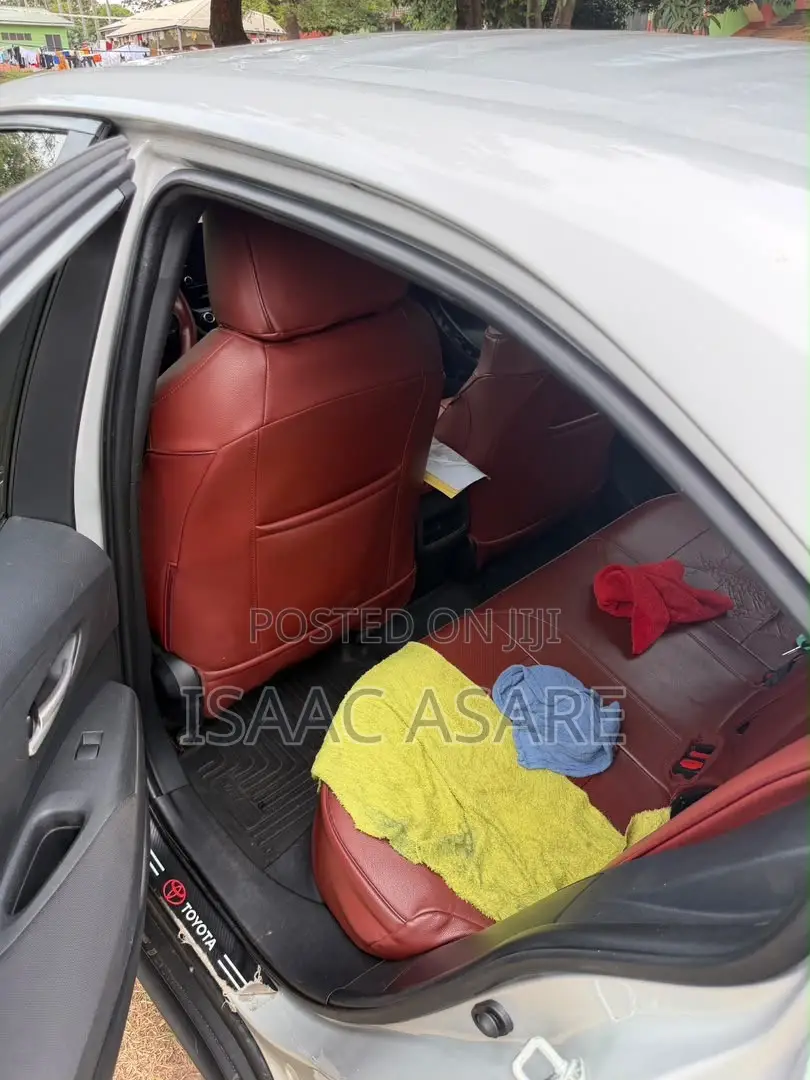 Toyota Corolla LE 2021 Silver