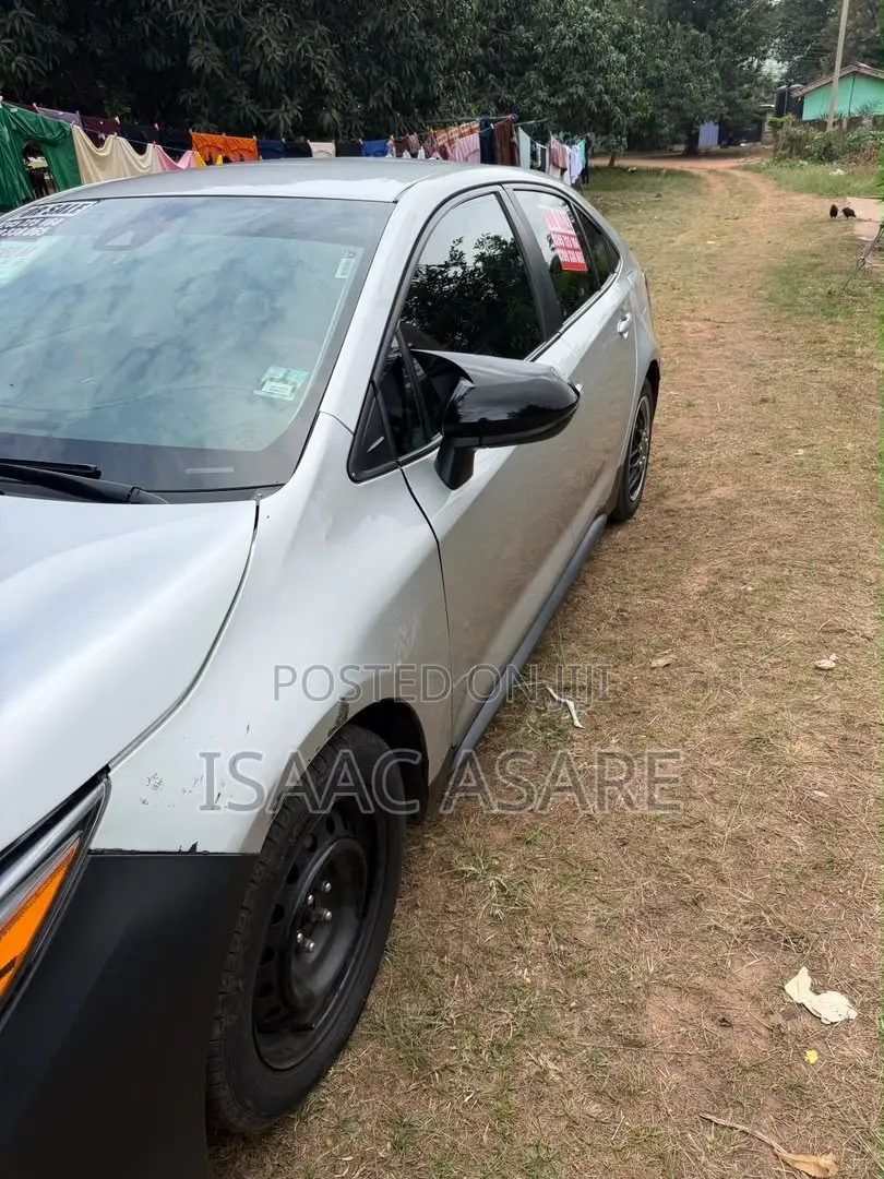 Toyota Corolla LE 2021 Silver