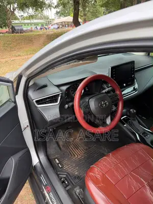 Toyota Corolla LE 2021 Silver