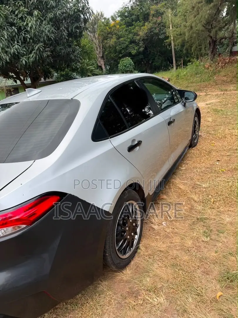Toyota Corolla LE 2021 Silver