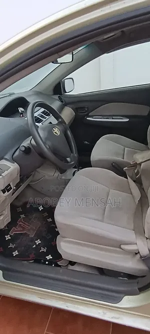 Toyota Belta 2010