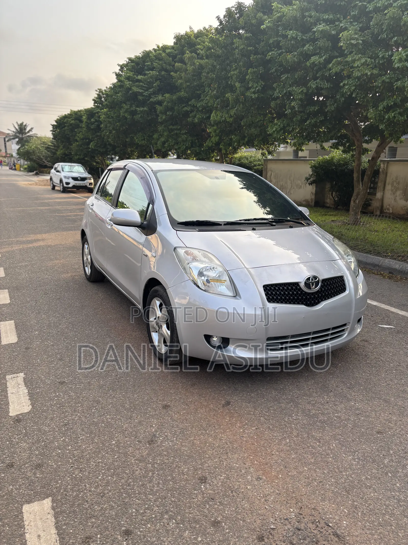 Toyota Yaris Base Hatchback 3dr 2010 Silver