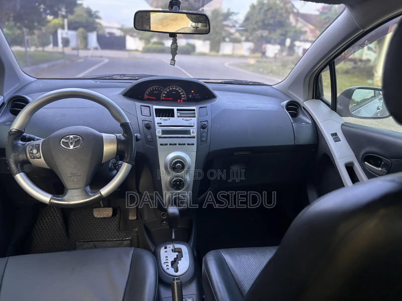 Toyota Yaris Base Hatchback 3dr 2010 Silver