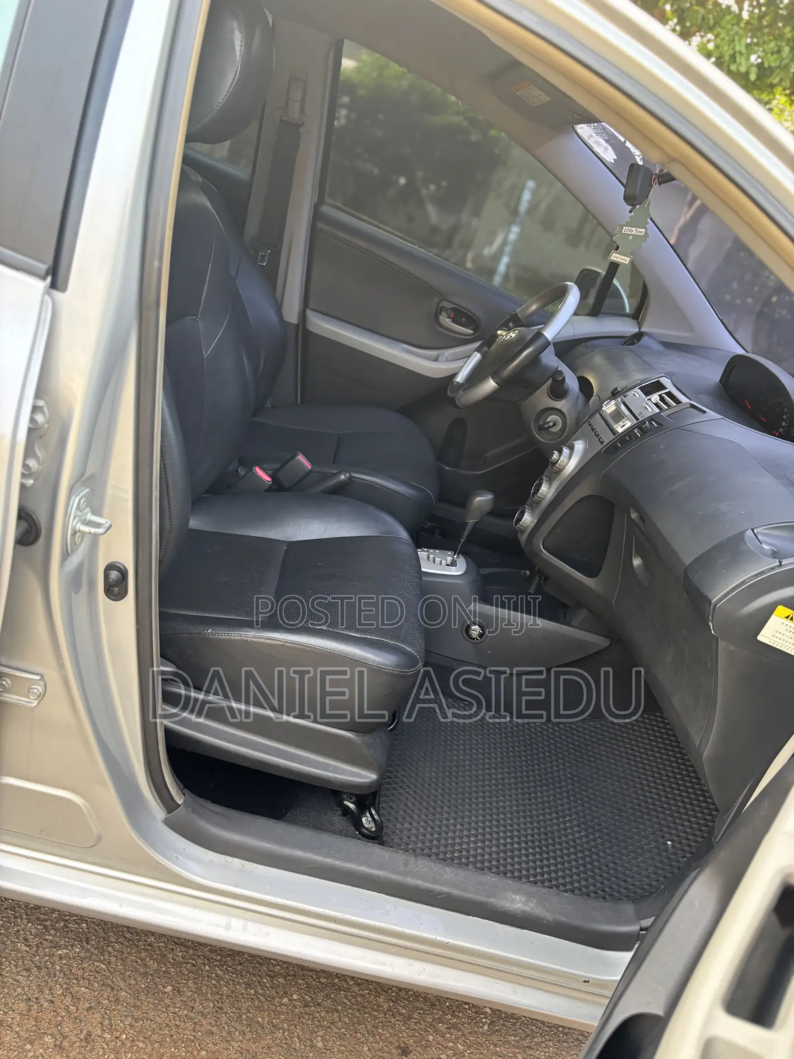 Toyota Yaris Base Hatchback 3dr 2010 Silver