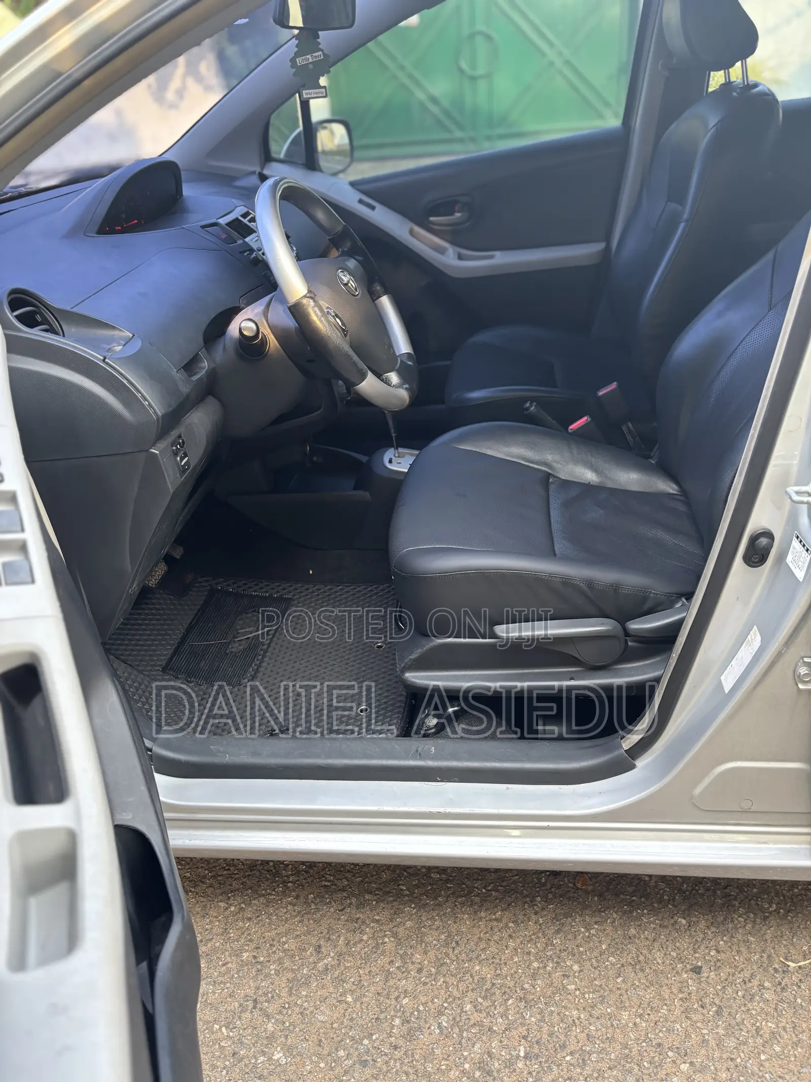 Toyota Yaris Base Hatchback 3dr 2010 Silver
