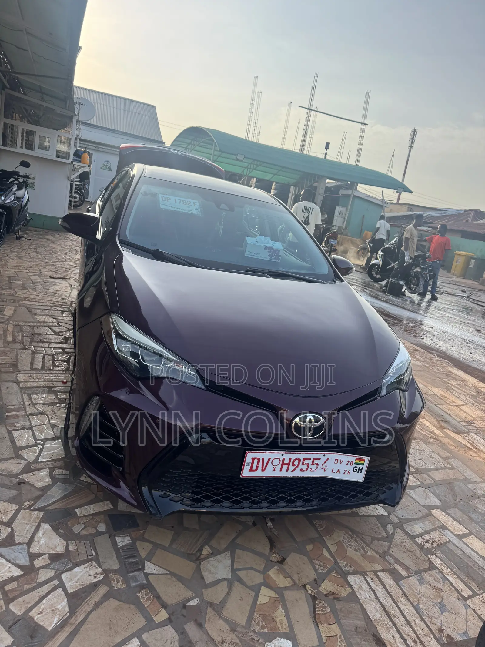 Toyota Corolla SE 4dr Sedan (1.8L 4cyl CVT) 2017