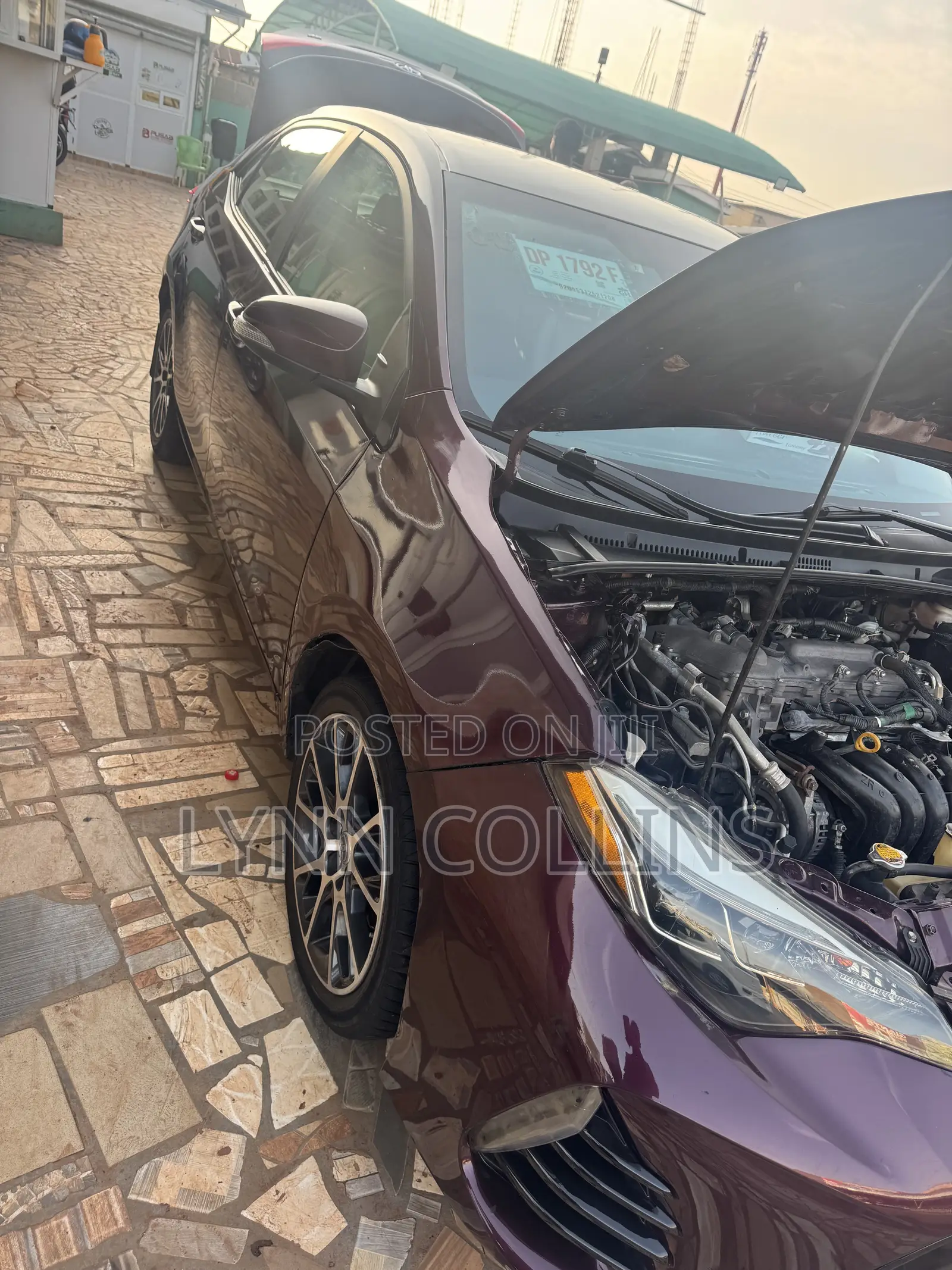 Toyota Corolla SE 4dr Sedan (1.8L 4cyl CVT) 2017