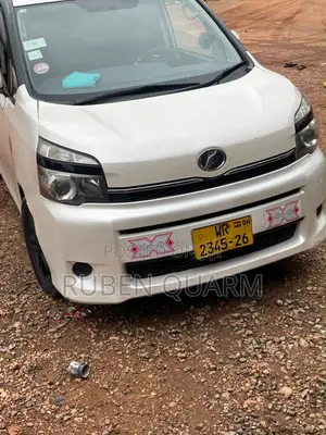 Toyota Voxy 2010 White