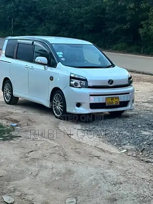 Toyota Voxy 2010 White