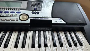 Yamaha PSR 550