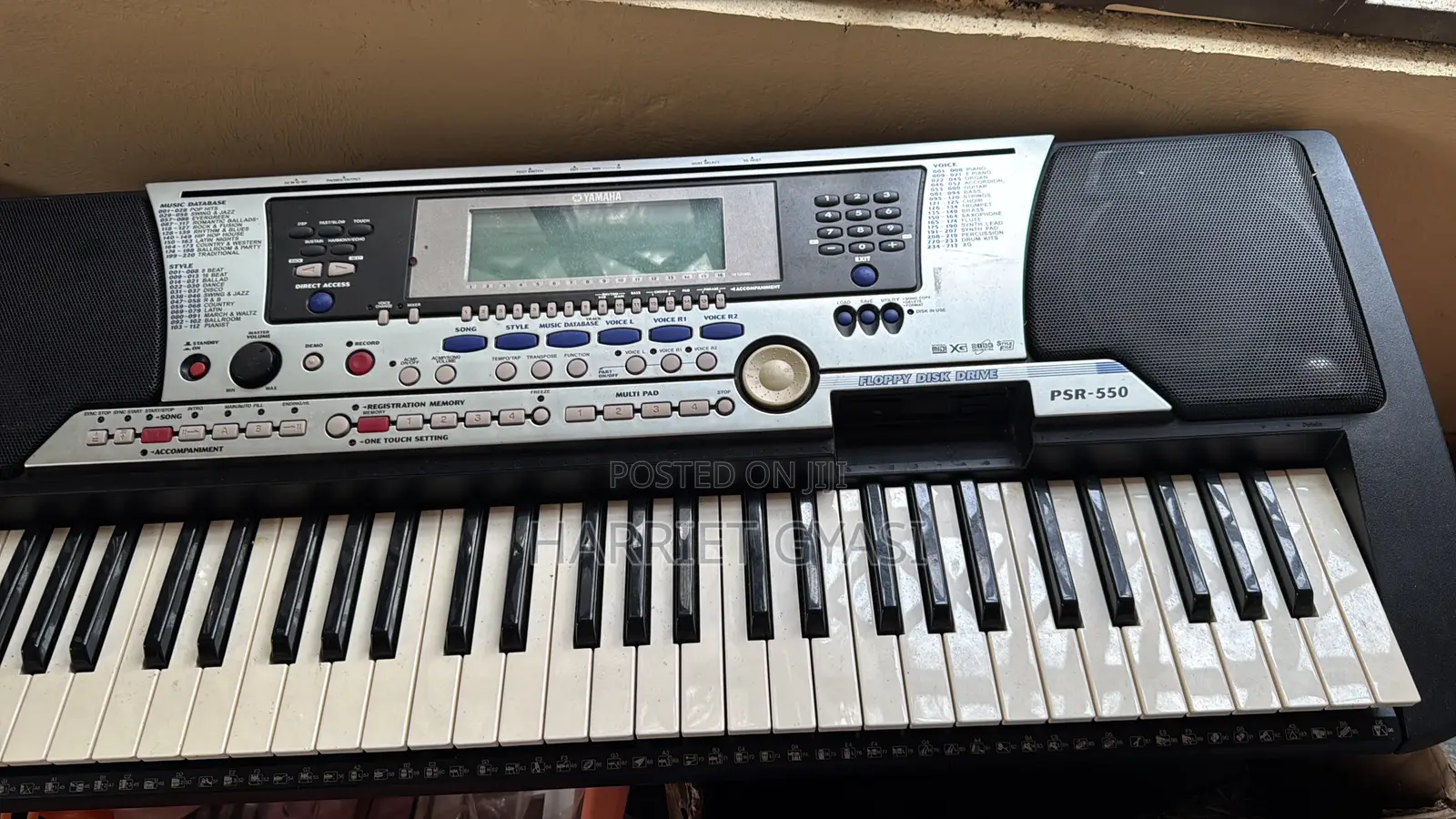 Yamaha PSR 550