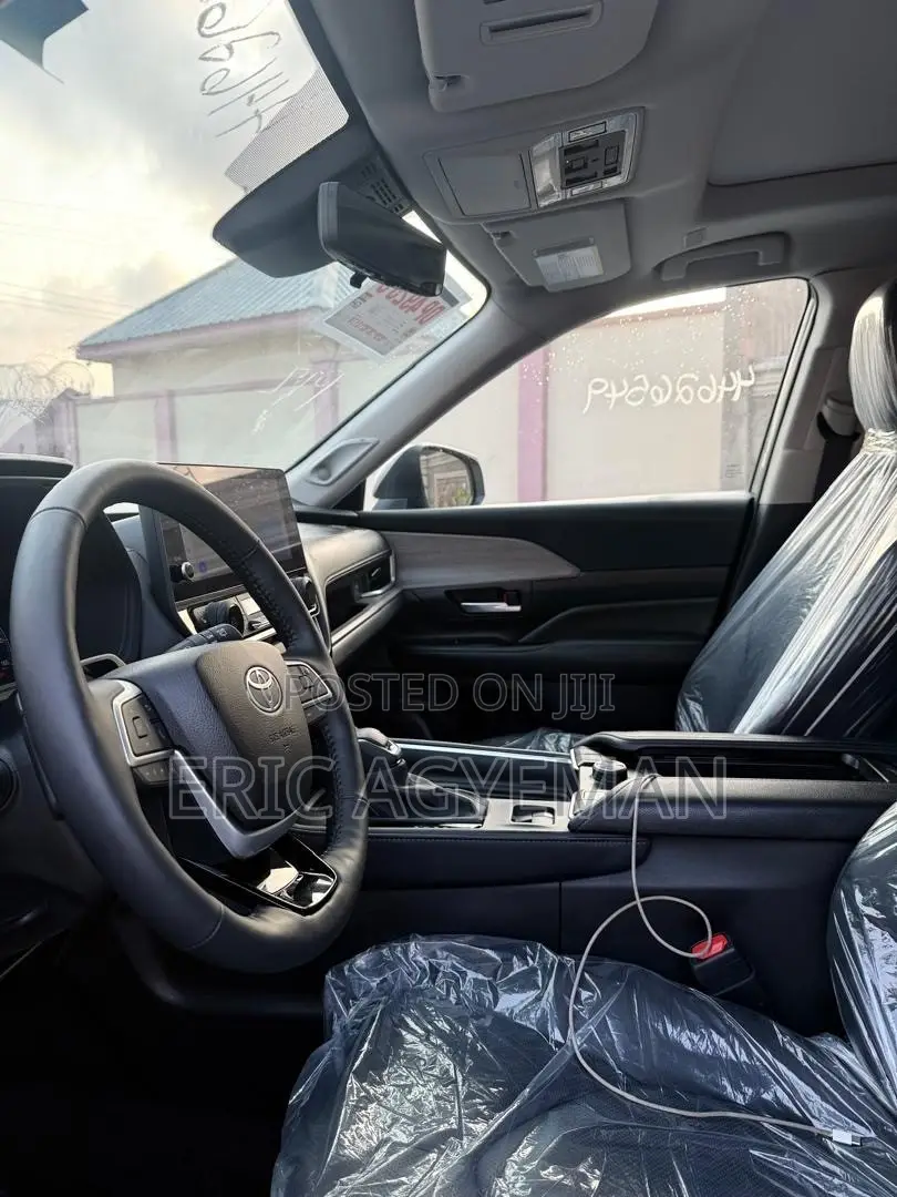 Toyota Highlander 2026 Silver