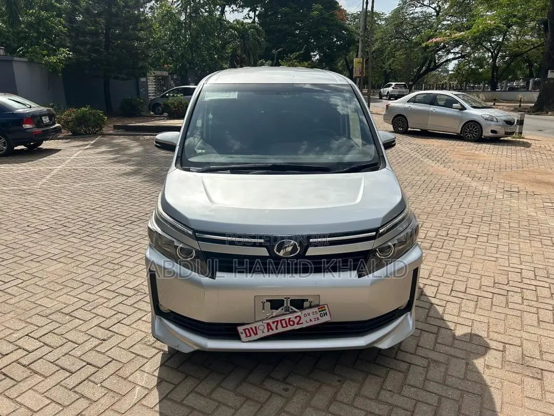 Toyota Quantum 2015 Silver