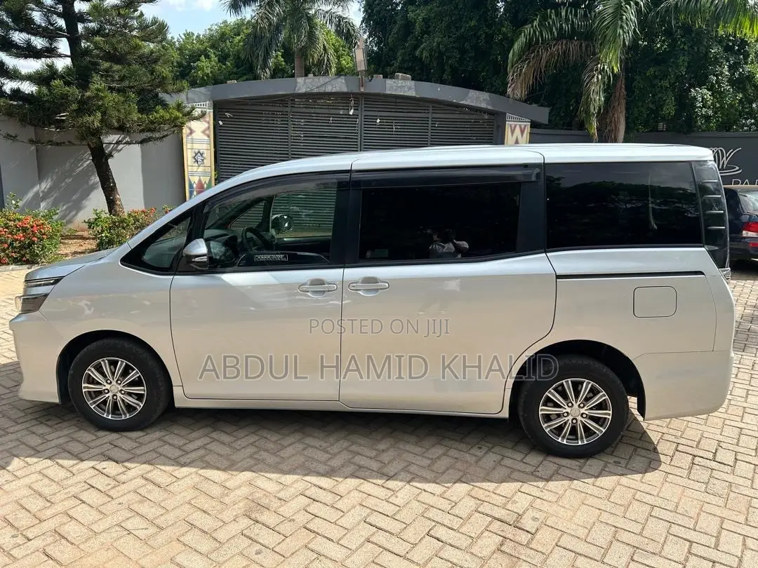 Toyota Quantum 2015 Silver
