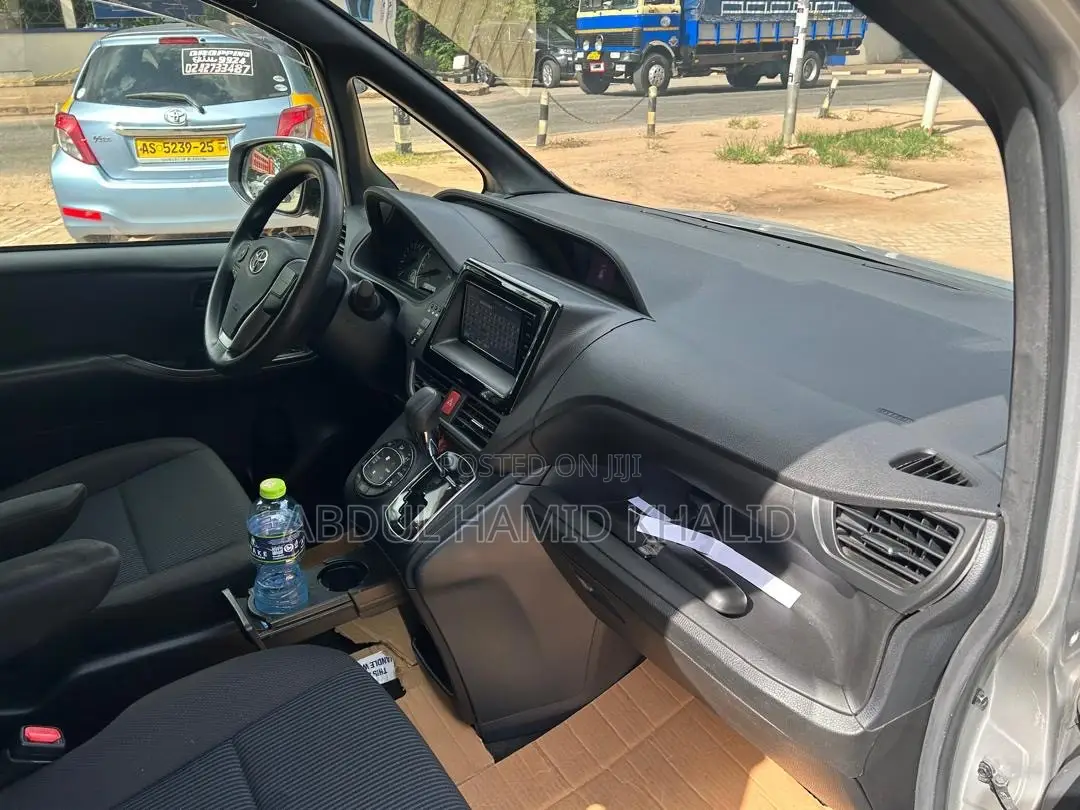 Toyota Quantum 2015 Silver