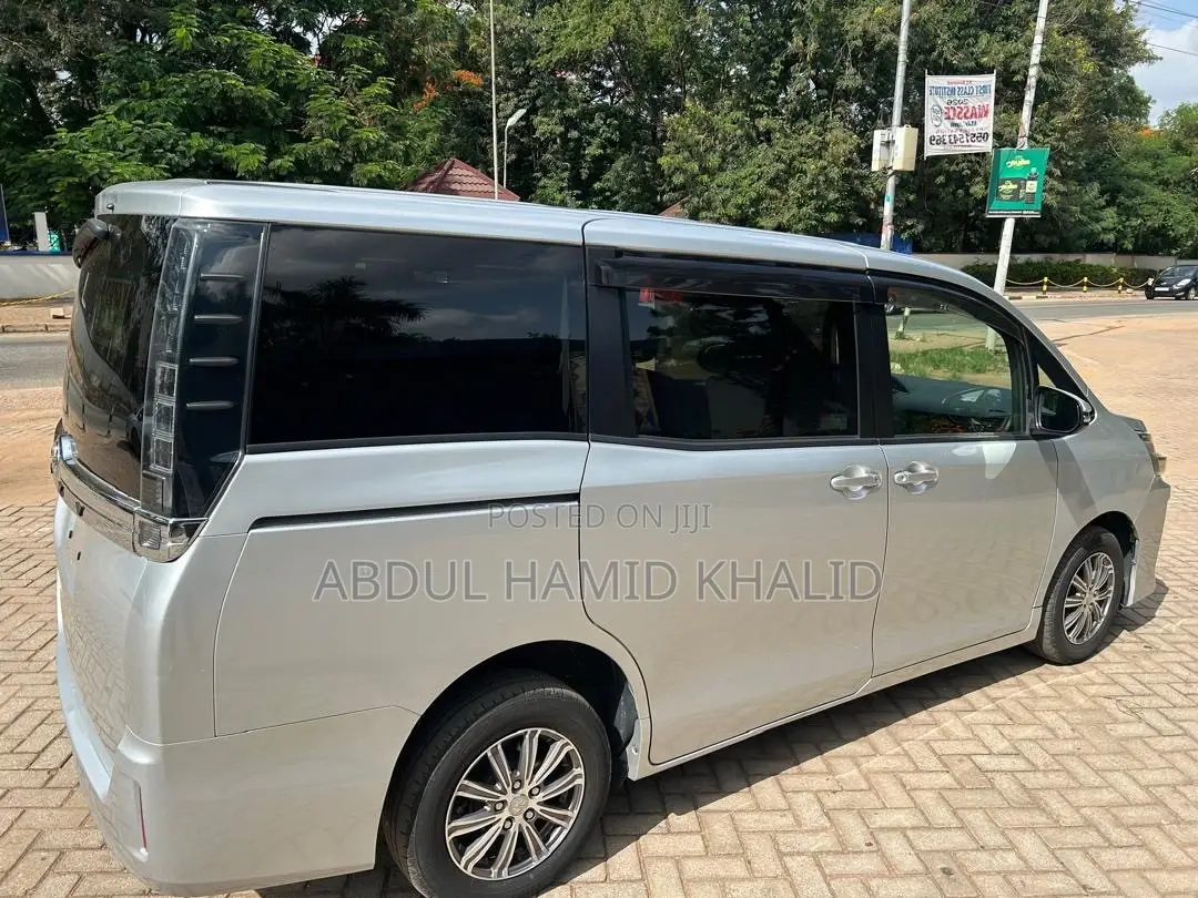 Toyota Quantum 2015 Silver