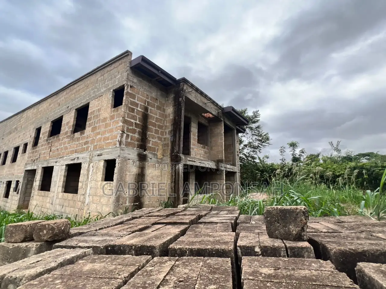 8 Bedroom Flat