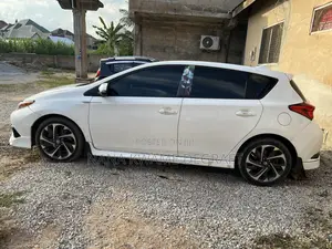 Toyota Corolla SE Special Edition 4dr Sedan (1.8L 4cyl CVT) 2017 White