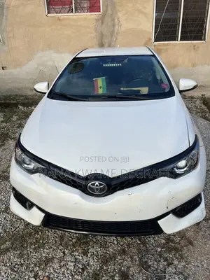 Toyota Corolla SE Special Edition 4dr Sedan (1.8L 4cyl CVT) 2017 White