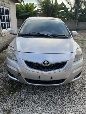 Toyota Belta 2012 Silver