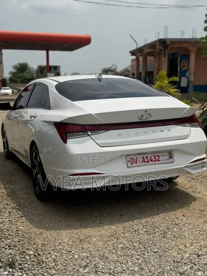 Hyundai Elantra Limited 2021 White