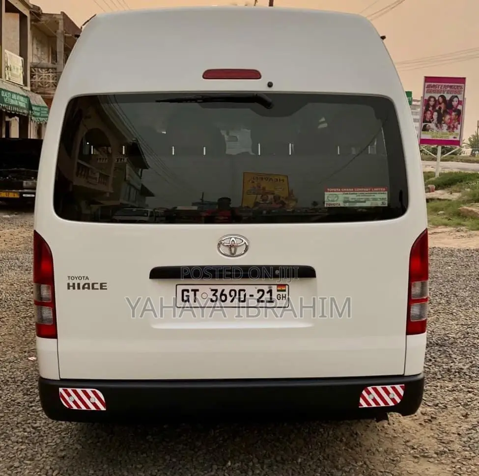 Toyota HiAce 2019 White