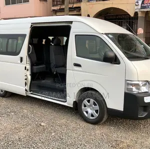 Toyota HiAce 2019 White