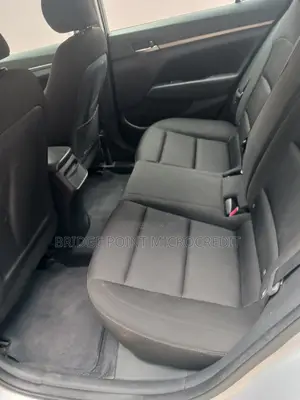 Hyundai Elantra SEL 2018 Silver