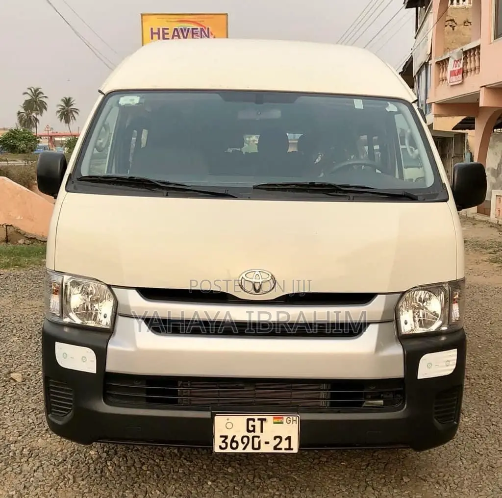 Toyota HiAce 2019 White