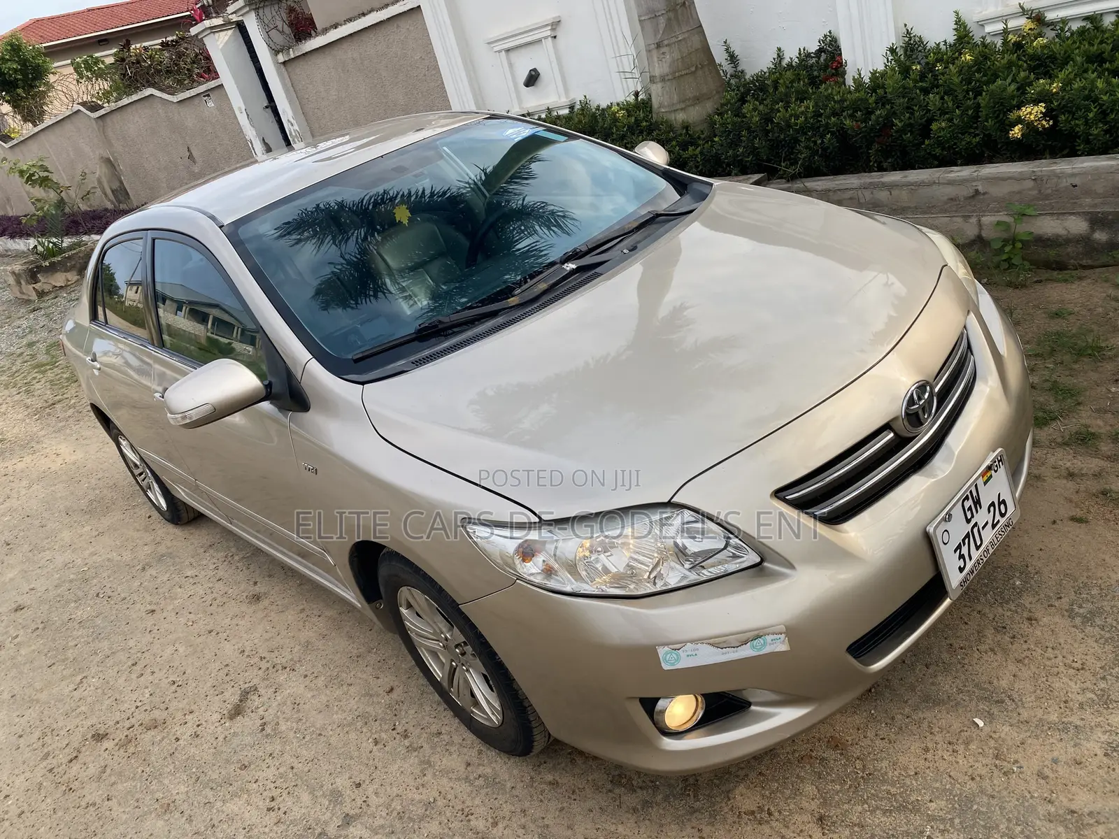 Toyota Corolla LE 4dr Sedan (1.8L 4cyl 4A) 2011 Gold