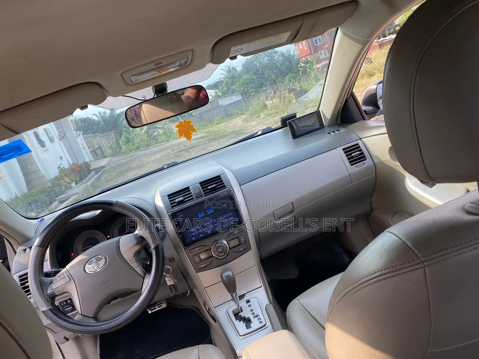 Toyota Corolla LE 4dr Sedan (1.8L 4cyl 4A) 2011 Gold