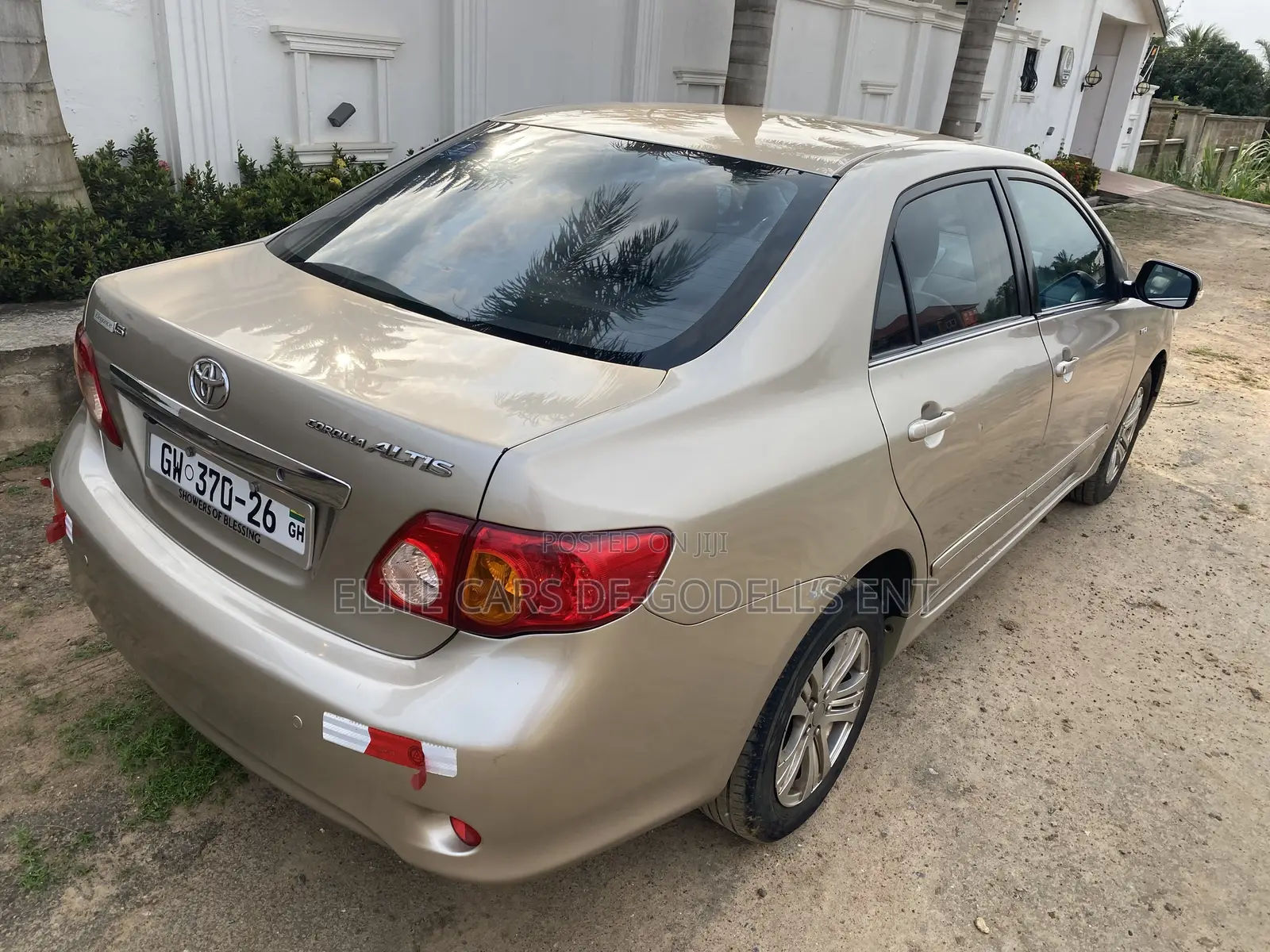 Toyota Corolla LE 4dr Sedan (1.8L 4cyl 4A) 2011 Gold