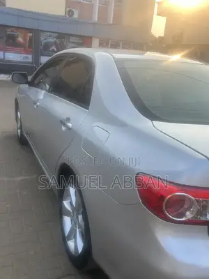 Toyota Corolla LE 4dr Sedan (1.8L 4cyl 4A) 2013 Silver
