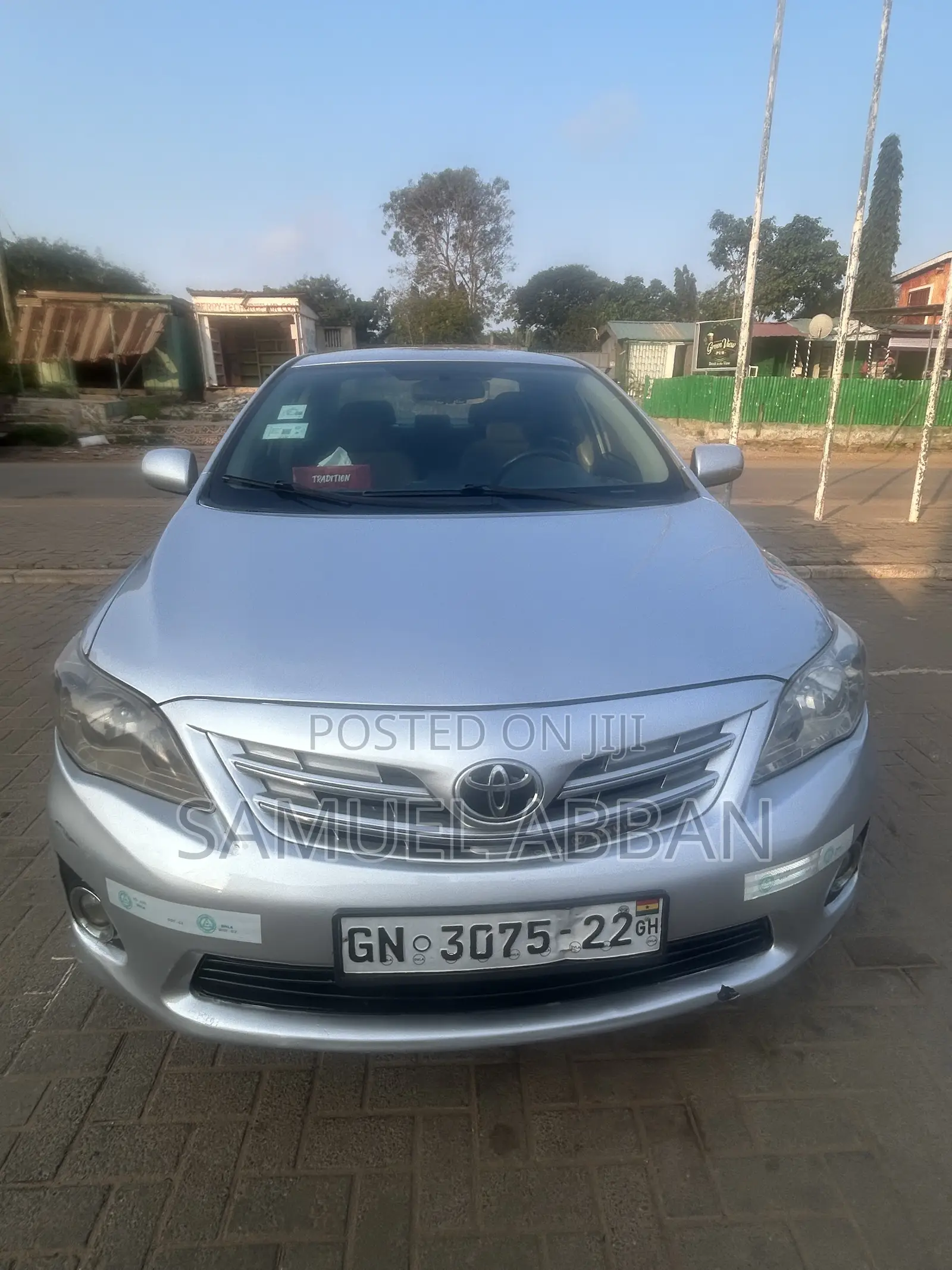 Toyota Corolla LE 4dr Sedan (1.8L 4cyl 4A) 2013 Silver