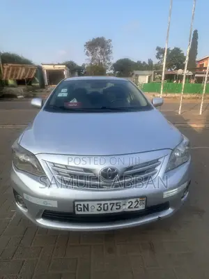 Toyota Corolla LE 4dr Sedan (1.8L 4cyl 4A) 2013 Silver