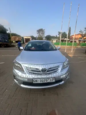Toyota Corolla LE 4dr Sedan (1.8L 4cyl 4A) 2013 Silver
