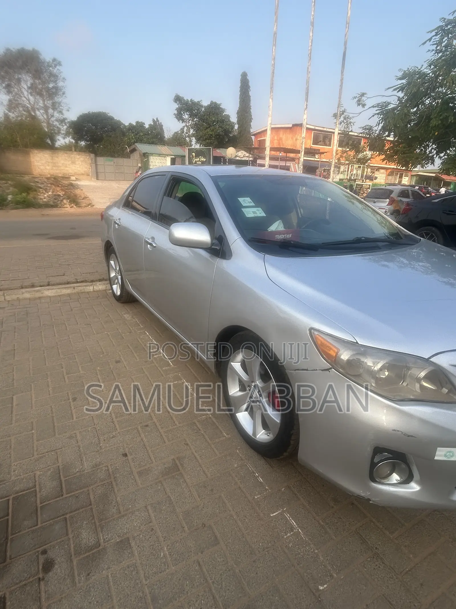 Toyota Corolla LE 4dr Sedan (1.8L 4cyl 4A) 2013 Silver